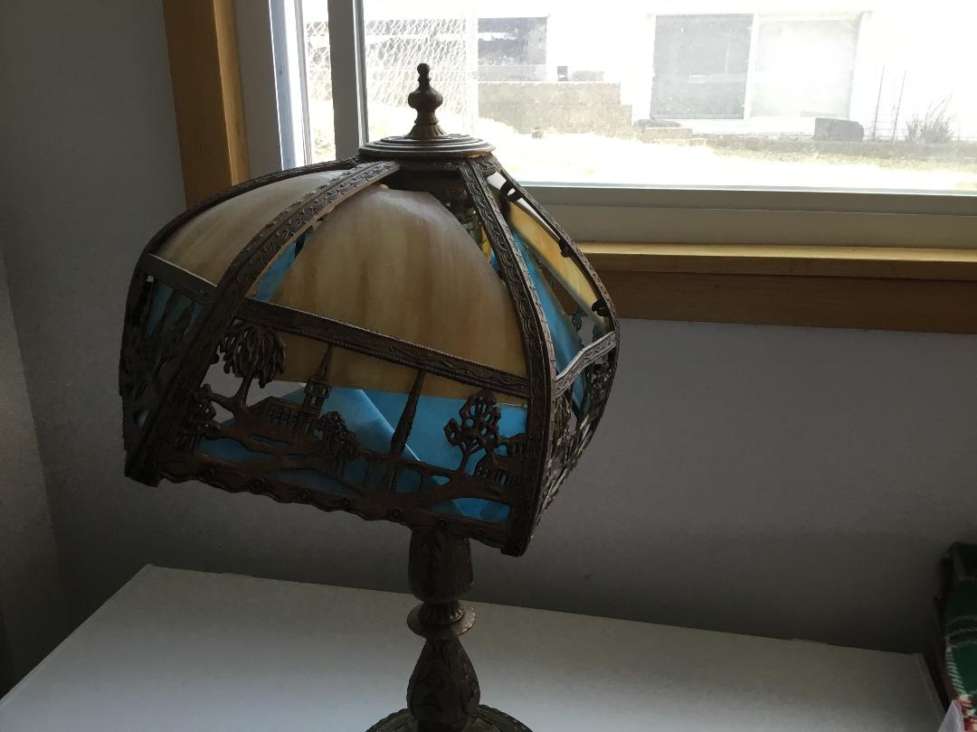 Easy Tips To Fix An Antique Room Lamp